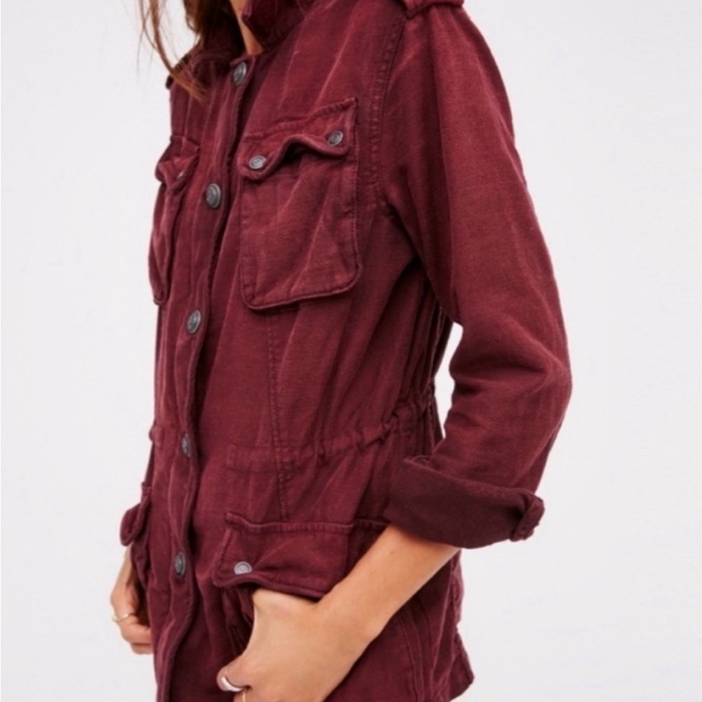 FREE PEOPLE Not Your Brothers Surplus Jacket Size Medium
Vintage Wash Burgundy - Picture 5 of 11